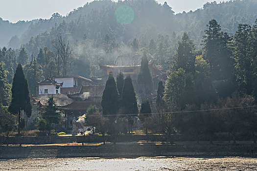 树,蓝,背景,池塘,倒影,烟,枯枝,寺庙,太阳,阳光,水,岸,淤泥,泥潭,村庄,山岗