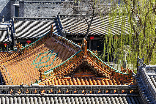 山西平遥文庙里的古建筑琉璃屋顶