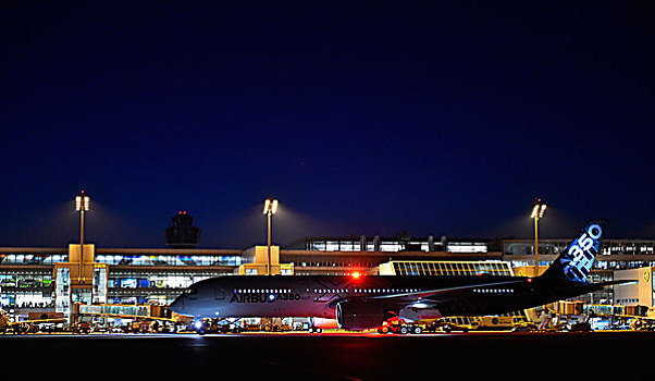 空中客车,正面,航站楼,夜晚,慕尼黑,机场,上巴伐利亚,巴伐利亚,德国,欧洲