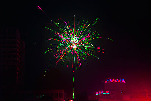 夜空中的烟花