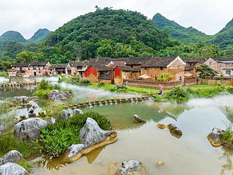 中国湖南江永县打造勾蓝瑶寨特色景区吸引众多游客