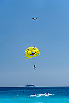 微笑,滑翔伞