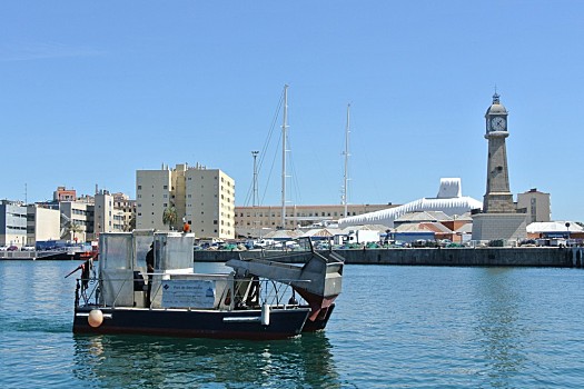 巴塞罗那港货船图片