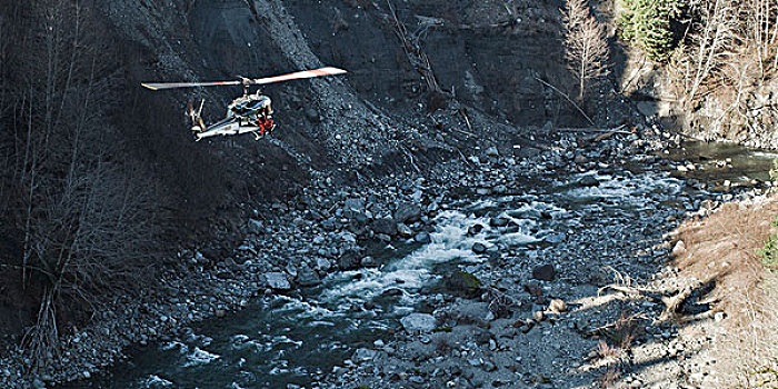 直升飞机,飞,高处,岩石,河床,山谷