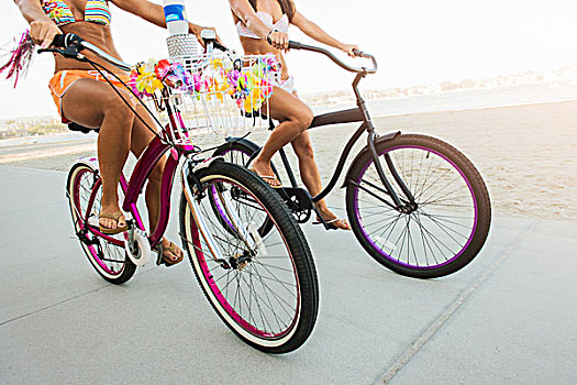 两个女人,骑车,海滩,湾,圣地亚哥,加利福尼亚,美国