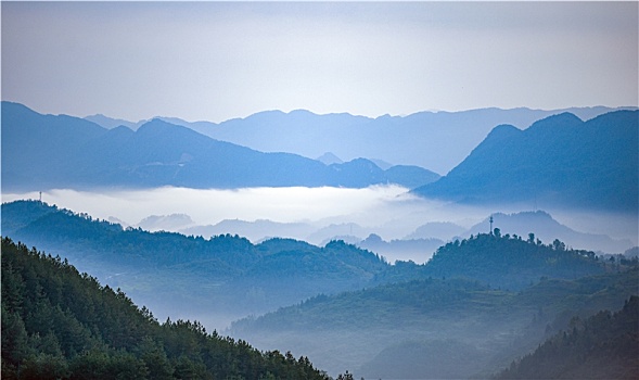 重庆酉阳,清晨山岚美如画