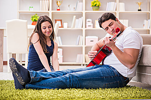 浪漫,一对,弹吉他,地板