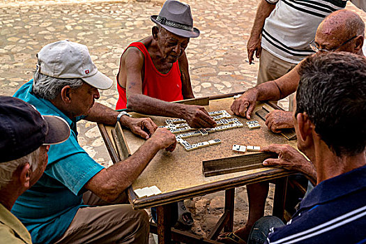 古巴,男人,玩,多米诺,桌子,户外,老城,特立尼达,圣斯皮里图斯,省,北美