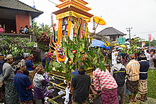 印度尼西亚,巴厘岛,葬礼,神祠,队列,地点,食物,供品,小,靠近,椰子,叶子,头部,脚,死亡,使用,只有