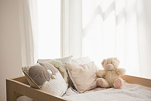 婴儿床,泰迪熊,枕头,在家,卧室