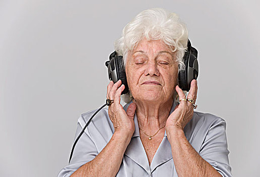 老年,女人,耳机,听歌