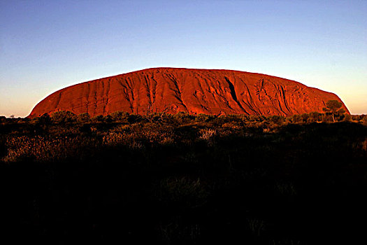 日出,乌卢鲁巨石,艾尔斯岩,乌卢鲁国家公园,北领地州,澳大利亚