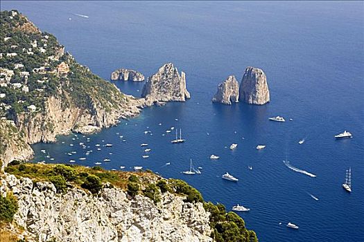 俯拍,船,海中,石头,卡普里岛,坎帕尼亚区,意大利