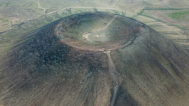 俯瞰乌兰察布察哈尔火山群火山口