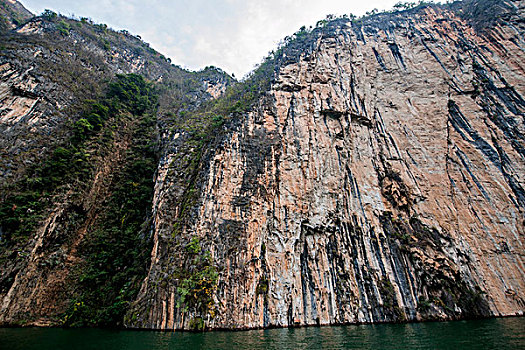 重庆巫山大宁河小三峡峡谷群山