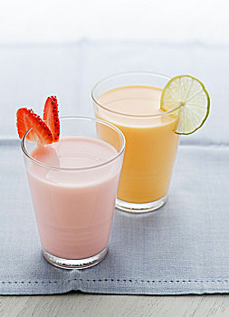 草莓奶昔,芒果,酸奶饮料