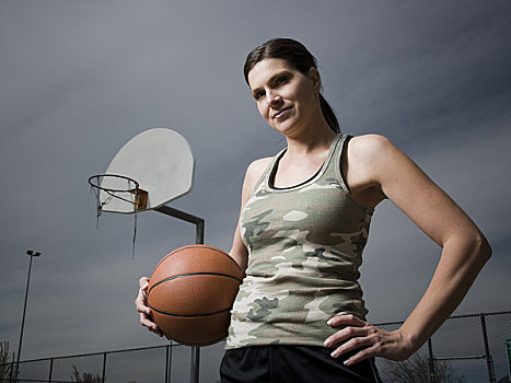 女人,拿着,篮球,篮筐,背景