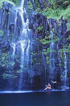 夏威夷,毛伊岛,海岸,女人,坐,瀑布,享受,蓝色,水池