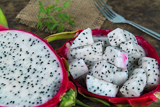 甜蜜的火龙果图片_甜蜜的火龙果图片大全_甜蜜的火龙果图片素材