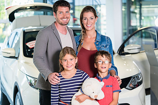 家庭,孩子,买,新车,汽车,经销