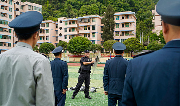 重庆酉阳,演练反恐防暴,创建平安校园