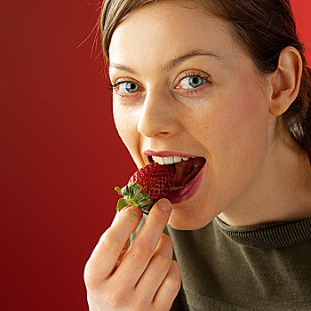 女孩,吃,草莓