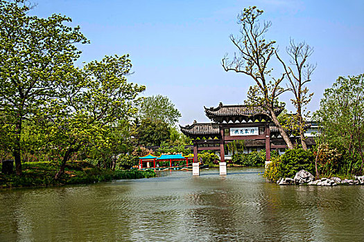 杨州瘦西湖湖上园林,锦泉花屿