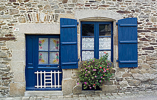 法国,布列塔尼半岛,乡村,房子,蓝色,门,百叶窗,花
