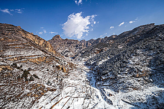 雪山盘山公路