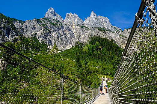 吊桥,正面,贝希特斯加登,阿尔卑斯山,贝希特斯加登地区,上巴伐利亚,巴伐利亚,德国,欧洲