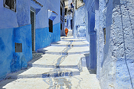 女人,走,小巷,涂绘,蓝色,麦地那,舍夫沙万,摩洛哥,非洲