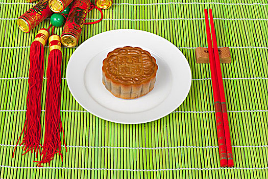 月饼和中国节日喜庆装饰物