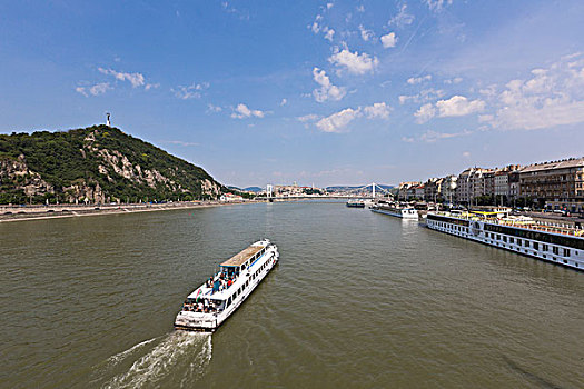 布达佩斯,多瑙河上的船只