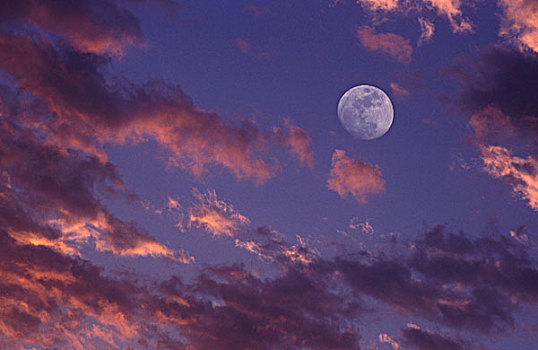 云,满月,西班牙