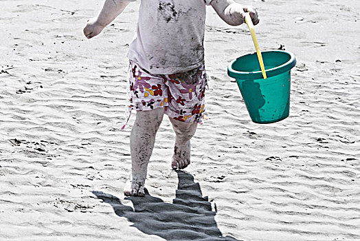 孩子,桶,海滩