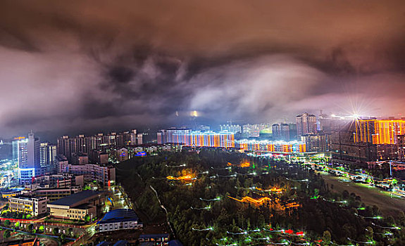 城市夜景,建筑群,街灯,蓝光,红光,高楼,雾,平流雾