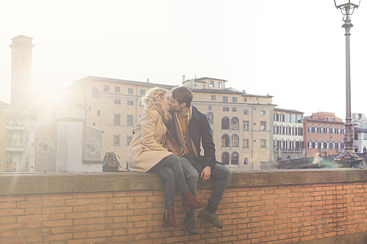 亲吻,砖墙,佛罗伦萨,托斯卡纳,意大利