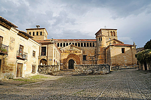 罗马式,高校,教堂,桑蒂亚纳德尔玛卢,中世纪,城镇,古建筑,坎塔布里亚,西班牙,欧洲