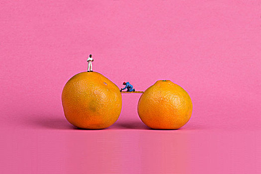 小人和橘子
