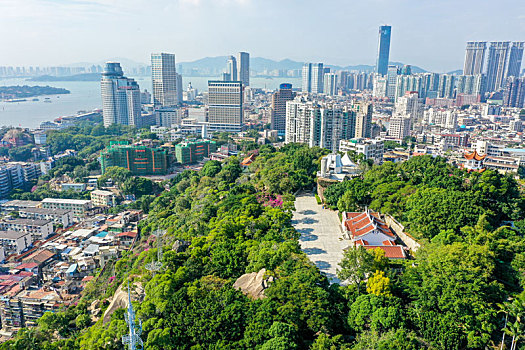 航拍福建厦门鸿山公园与鸿山寺