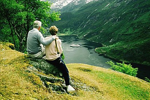 后视图,两个人,坐,靠近,河,挪威