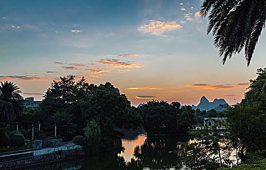 夕阳下的桂林榕湖