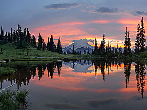 美国,华盛顿,山,雷尼尔山,国家公园,日落,红色,云,反射,湖,全景,数码合成