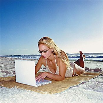 女人,笔记本电脑,海滩