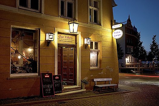 酒吧,施特拉尔松,德国