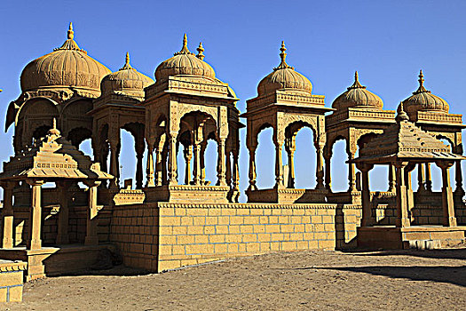 印度,拉贾斯坦邦,斋沙默尔,落日,墓葬碑