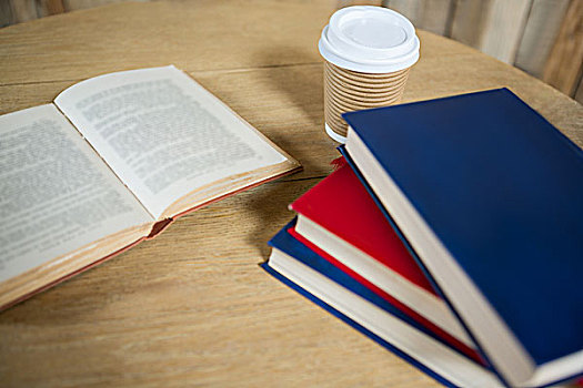 书本,一次性用品,咖啡杯,桌上,咖啡,俯拍