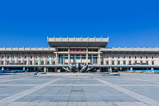 山东省济南市高铁火车站建筑景观