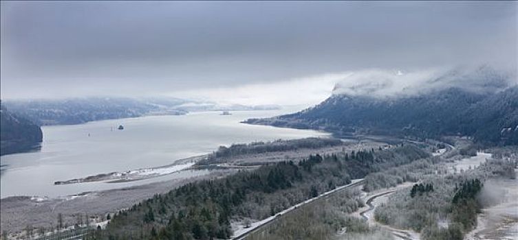 初雪,哥伦比亚河峡谷国家风景区,俄勒冈