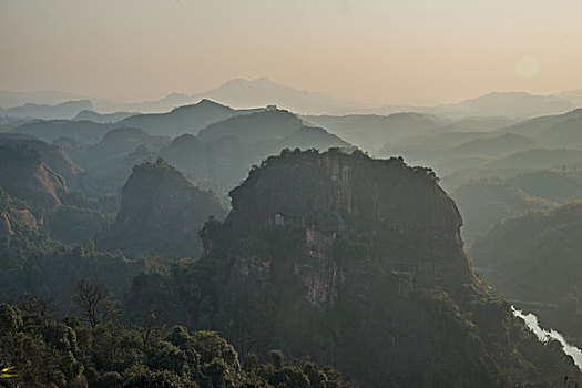 山,丹霞,河流,蓝天,黄昏,大气,田野,水电站,村庄,驴友,旅行,地质公园,丹霞地貌,绿色,灌木,树,草,水潭,素材,平面设计